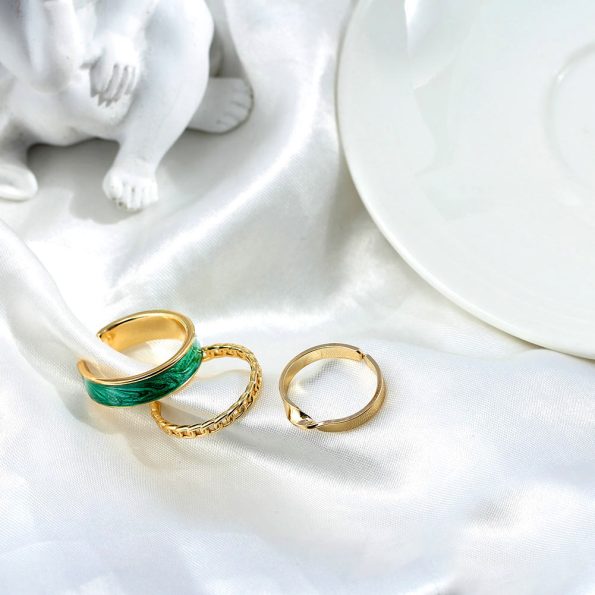 Simple Rings