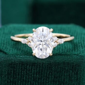 Oval Cut Moissanite Engagemnet Ring Classic Bridal Ring